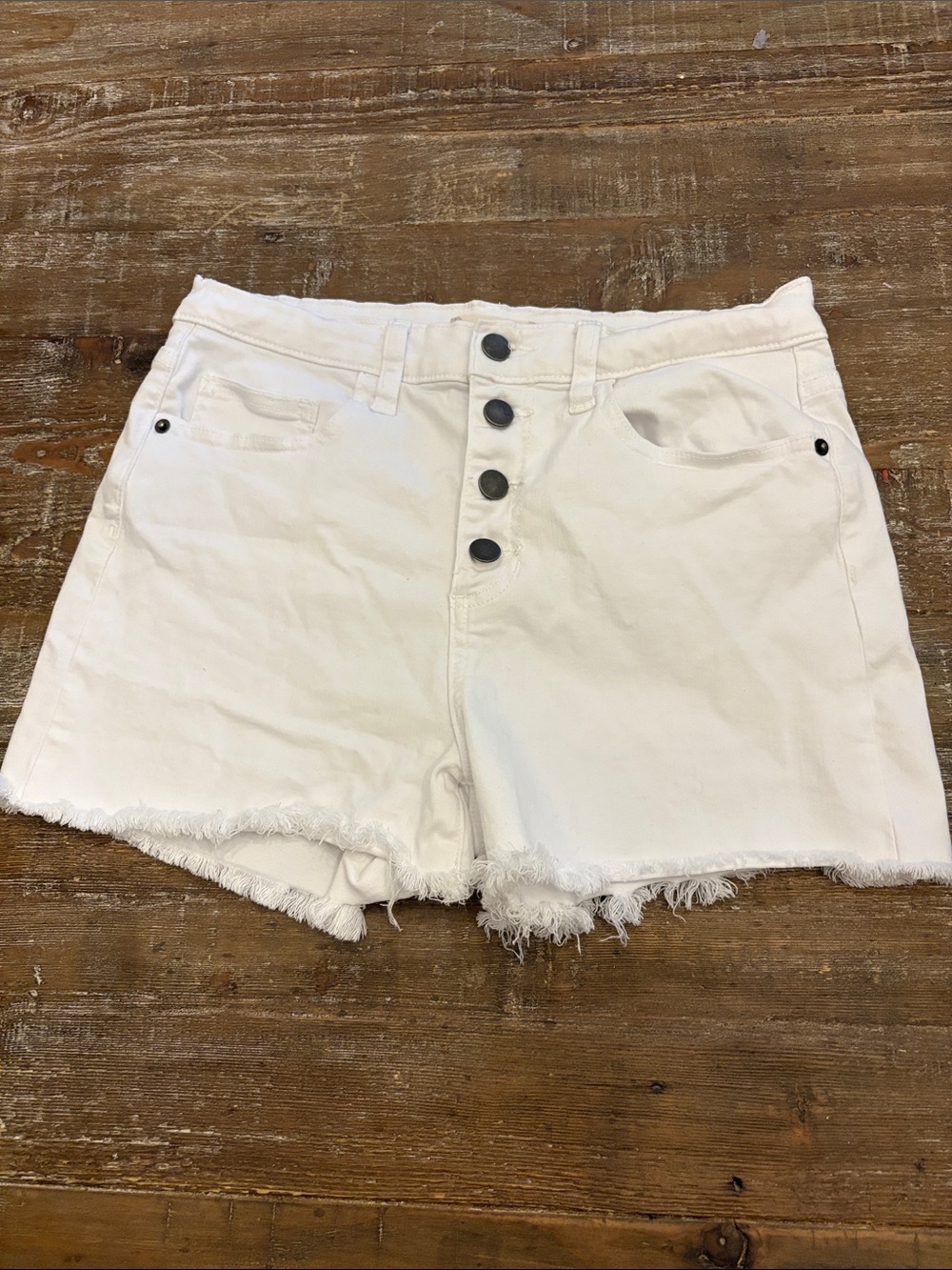 Women's Altar’d State White Frayed Hem Button-Front Shorts Medium